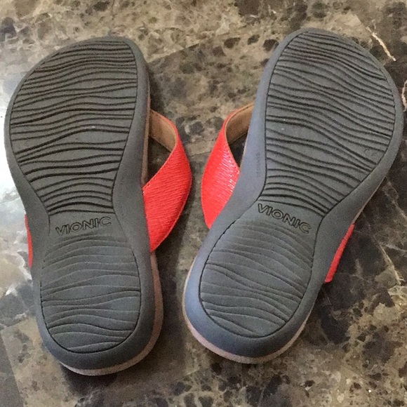 New in Box Vionic Orthaheel Hilda Cherry Sandals 7 Wide - Picture 3 of 5